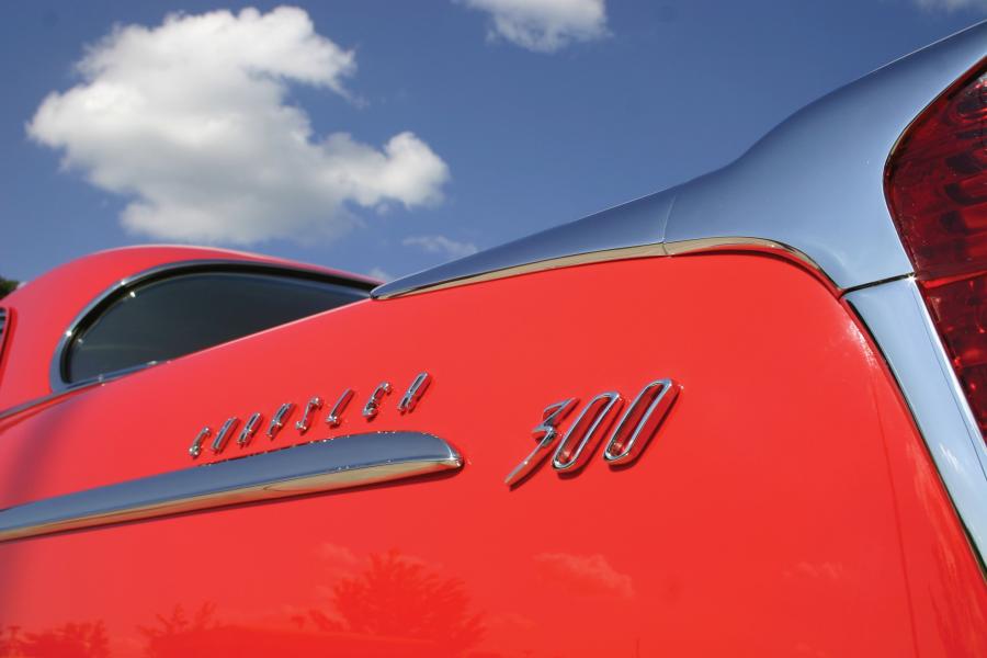 Логотип Chrysler C-300 1955 года  (фото 15 из 98)